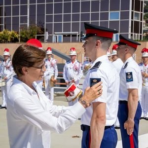 La princesse assistait à la remise des insignes aux cadets de la promotion Jules Rigoard.

Stéphanie de Monaco est sortie de sa réserve pour une occasion spéciale. Capture d'écran Instagram / Frédéric Nebinger / Palais princier