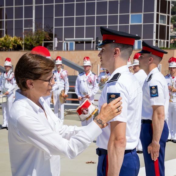 La princesse assistait à la remise des insignes aux cadets de la promotion Jules Rigoard.

Stéphanie de Monaco est sortie de sa réserve pour une occasion spéciale. Capture d'écran Instagram / Frédéric Nebinger / Palais princier