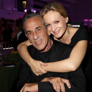 Thierry Ardisson s'est éteint après avoir lutté contre son cancer du foie.

Exclusif -  Ardisson et sa femme Audrey Crespo-Mara - soirée "Heroes for Imagine", une grande vente aux enchères d’oeuvres d'art, animée par G.Elmaleh et dirigée par Christie's, à l'institut Imagine, à Paris, France. © Dominique Jacovides/Bestimage