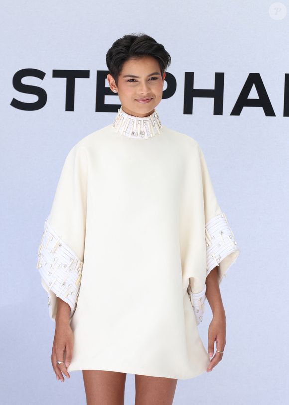 La Société Miss France a officialisé sa participation, saluant une candidate affirmée, engagée et ambitieuse.


Eve Gilles (Miss France 2024)  - Arrivées au défilé "Stéphane Rolland", Collection Haute Couture Automne/Hiver 2025-2026" lors de la Fashion Week de Paris (PFW) le 8 juillet 2025. © Denis Guignebourg/Bestimage