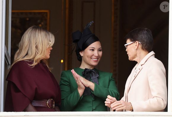 Camille Gottlieb, Marie Ducruet (Chevallier) et la princesse Stéphanie de Monaco - La famille princière de Monaco au balcon du palais, à l'occasion de la Fête Nationale de Monaco, le 19 novembre 2025. © Dominique Jacovides/Bestimage