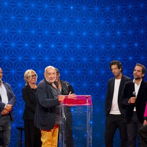 Exclusif - Stéphane De Groodt, Sylvie Testud, Antoine Duléry, Stéphanie Murat, JoeyStarr (Joey Starr), François Berléand, Max Boublil, Sébastien Castro, Constance Dollé, Nassima Benchicou et Faustine Bollaert lors des surprises pour l'enregistrement de l'émission "La Boîte à secrets", présentée par F.Bollaert et diffusée le 26 septembre 2025 sur France 3, dans les studios du Lendit à Saint-Denis, Seine Saint-Denis, France, le 8 septembre 2025. © Pierre Perusseau/Bestimage