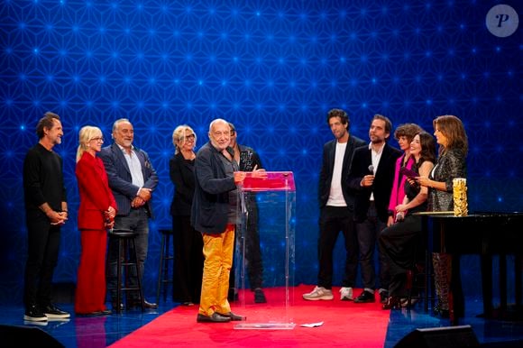 Exclusif - Stéphane De Groodt, Sylvie Testud, Antoine Duléry, Stéphanie Murat, JoeyStarr (Joey Starr), François Berléand, Max Boublil, Sébastien Castro, Constance Dollé, Nassima Benchicou et Faustine Bollaert lors des surprises pour l'enregistrement de l'émission "La Boîte à secrets", présentée par F.Bollaert et diffusée le 26 septembre 2025 sur France 3, dans les studios du Lendit à Saint-Denis, Seine Saint-Denis, France, le 8 septembre 2025. © Pierre Perusseau/Bestimage