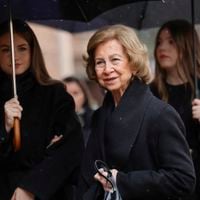 Les princesses Leonor et Sofia d'Espagne dignes pour épauler leur grand-mère Sofia, première cérémonie à Madrid