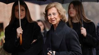 Les princesses Leonor et Sofia d'Espagne dignes pour épauler leur grand-mère Sofia, première cérémonie à Madrid