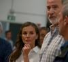 Le roi Felipe VI et la reine Letizia ont écourté leurs vacances pour répondre à une crise qui frappe durement leur pays.


Le roi Felipe VI et la reine Letizia lors d'une visite à Ourense, en Galice (Espagne). Le roi et la reine d'Espagne effectuent aujourd'hui une visite officielle dans différentes parties de la province d'Ourense, la région la plus touchée par la récente vague d'incendies de forêt. L'objectif de cette visite est de constater de visu l'étendue des dégâts, d'écouter les demandes des habitants et de transmettre un message de soutien et de solidarité. La journée débutera au centre de coordination du district forestier XIV, à Verín, et se terminera par une visite à l'école publique de Medeiros. © Rosa Veiga/Europa Press/Bestimage