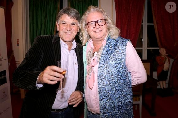 Exclusif - Pierre-Jean Chalençon et Tex - Soirée "Octobre Rose" au Palais Vivienne organisée par Véronique Koch et pour marraine Fabienne Thibeault à Paris le 16 octobre 2023. © Cédric Perrin/Bestimage