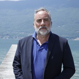 Antoine Duléry sur le ponton du restaurant "Le Lido", lors de la 2ème édition du Festival du Cinéma Français et Gastronomie d'Aix-les-Bains (6 - 10 juin 2023), le 8 juin 2023.
© Denis Guignebourg / Bestimage