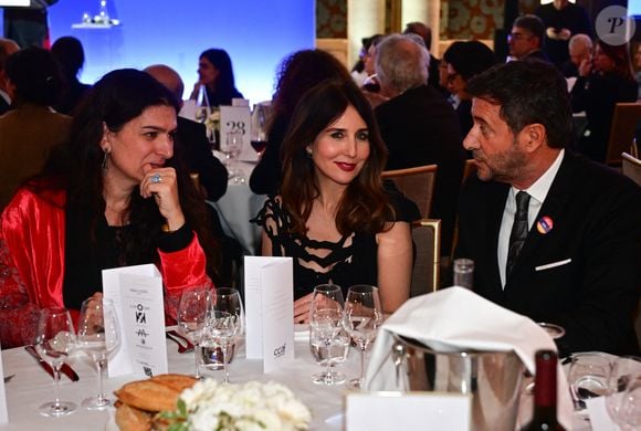 Il y avait aussi Elsa Zylberstein, parée d'une ravisssante tenue noire.

Guest, Elsa Zylberstein, Bernard Montiel au dîner annuel du CCAF (Conseil de coordination des associations arméniennes de France) à l'hôtel du collectionneur à Paris le 11 mars 2025

© Christian Liewig / Bestimage