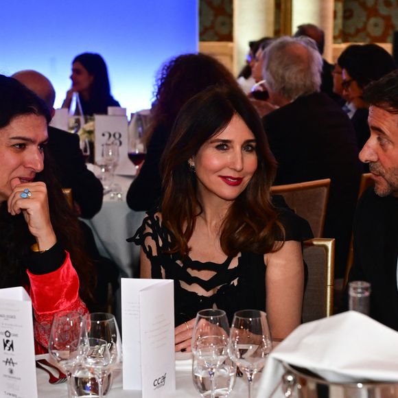 Il y avait aussi Elsa Zylberstein, parée d'une ravisssante tenue noire.

Guest, Elsa Zylberstein, Bernard Montiel au dîner annuel du CCAF (Conseil de coordination des associations arméniennes de France) à l'hôtel du collectionneur à Paris le 11 mars 2025

© Christian Liewig / Bestimage