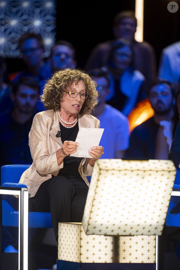 Exclusif - Mireille Dumas lors de l'enregistrement de l'émission "La Boîte à secrets", présentée par F.Bollaert et diffusée le 26 septembre 2025 sur France 3, dans les studios du Lendit à Saint-Denis, Seine Saint-Denis, France, le 8 septembre 2025. © Pierre Perusseau/Bestimage
