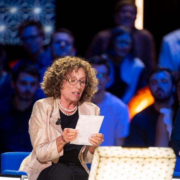 Exclusif - Mireille Dumas lors de l'enregistrement de l'émission "La Boîte à secrets", présentée par F.Bollaert et diffusée le 26 septembre 2025 sur France 3, dans les studios du Lendit à Saint-Denis, Seine Saint-Denis, France, le 8 septembre 2025. © Pierre Perusseau/Bestimage