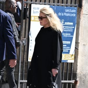 De nombreuses personnalités du cinéma, de la mode et de la télévision ont assisté aux funérailles de Mathilde Favier à l’église Saint-Sulpice.

Catherine Deneuve arrive aux obsèques de Mathilde Favier en l'église Saint-Sulpice à Paris, le 31 août 2026. 

Agence / Bestimage