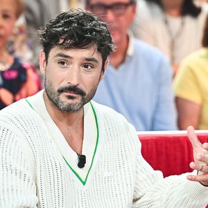 Jérémy Frérot lors de l'enregistrement de l'émission "Vivement dimanche" au studio Gabriel, présentée par M.Drucker, et diffusée sur France 3 le 15 juin 2025.  © Guillaume Gaffiot / Bestimage