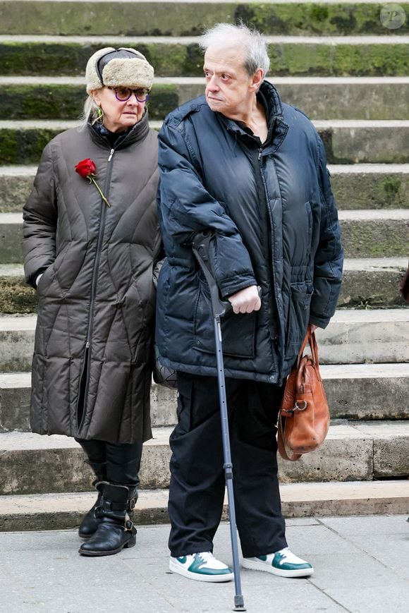 Guy Carlier - Sortie des obsèques de Catherine Laborde en l’église Saint-Roch à Paris, le 6 février 2025. Décédée le 28 janvier 2025 à l'âge de 73 ans, l'ancienne présentatrice météo de TF1 (1988 - 2017) était atteinte de la maladie neurodégénérative à corps de Lewy. 
© Jacovides - Moreau / Bestimage