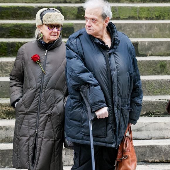 Guy Carlier - Sortie des obsèques de Catherine Laborde en l’église Saint-Roch à Paris, le 6 février 2025. Décédée le 28 janvier 2025 à l'âge de 73 ans, l'ancienne présentatrice météo de TF1 (1988 - 2017) était atteinte de la maladie neurodégénérative à corps de Lewy. 
© Jacovides - Moreau / Bestimage