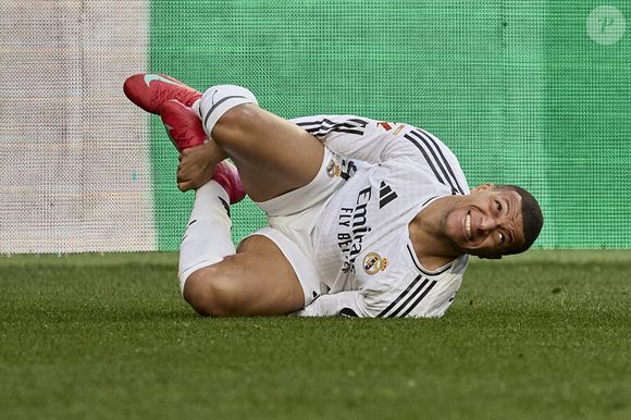 Kylian Mbappe lors du match entre Osasuna et le Real Madrid le 14 février 2025.  © Ruben Albarran/ZUMA Press Wire/Bestimage