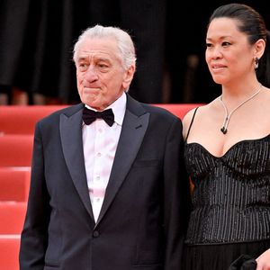 Robert de Niro, Tiffany Chen lors de la cérémonie d'ouverture du 78ème Festival de Cannes à Cannes, France, le 13 mai 2025. Photo par Julien Reynaud/APS-Medias/ABACAPRESS.COM