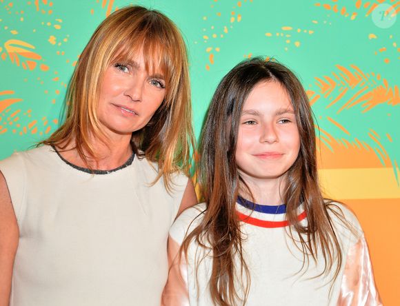 C'est sur Instagram que la jeune Mitty Hazanavicius propose à ses abonnés ses créations musicales...

Axelle Laffont et sa fille Mitty Hazanavicius à l'avant-première du film "MILF" au cinéma Gaumont-Opéra à Paris, France, le 17 avril 2018. Crédit Veeren/Bestimage