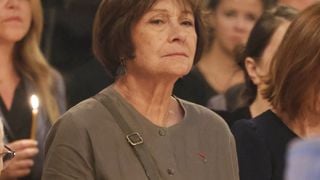 Macha Méril digne et soutenue par son fils Gianguido Baldi pour le dernier voyage de sa soeur, la princesse Hélène Gagarine