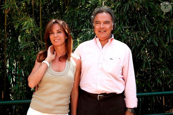 Alain Afflelou et sa femme Rosalie posent au 'Village', le quartier VIP des Internationaux de France de Tennis à Roland Garros à Paris, France le 10 juin 2006. Photo by Gorassini-Nebinger-Zabulon/ABACAPRESS.COM