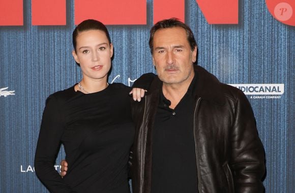 Aux côtés de Gilles Lellouche, la comédienne est revenue sur la séparation avec le papa de son fils. 

Adèle Exarchopoulos et Gilles Lellouche - Avant-première du film "Chien 51" au cinéma le Grand Rex à Paris le 13 octobre 2025. © Coadic Guirec/Bestimage