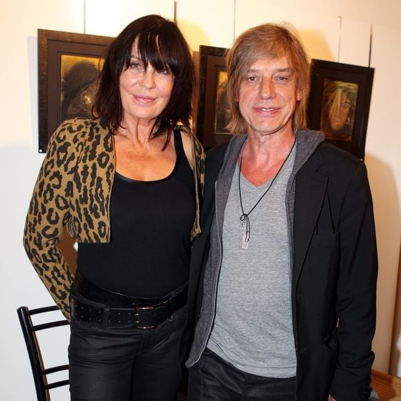 Son fils Arthur est le fruit de son union avec France Lory

Vernissage de l'exposition de France Lory "Des ils et des elles" à la boutique Michel Klein de Paris, Jean-Louis Aubert le 15 septembre 2011 ©AGENCE / BESTIMAGE