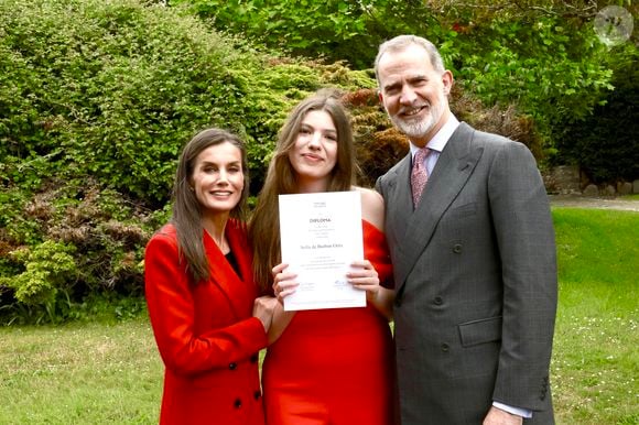 Le roi Felipe VI et la reine Letizia d'Espagne accompagnent l'infante Sofia lors de sa remise de diplômes à l'UWC Atlantic College le 24 mai 2025

Casa SM El Rey/Agence-Bestimage