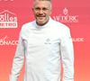 Depuis 2015, le chef Glenn Viel est aux commandes des cuisines de l’Oustau, où il a contribué au retour de la troisième étoile Michelin en 2020.

Glenn Viel - Cérémonie des remises des Etoiles Michelin 2026 au Grimaldi Forum à Monaco le 16 mars 2026. 1 étoile, 7 nouveaux 2 étoiles et 1 nouveau 3 étoiles pour l'édition 2026 © Bruno Bebert/Bestimage