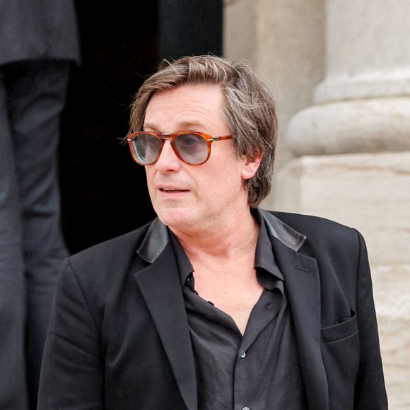 Où vit Thomas Dutronc 

Thomas Dutronc, la main sur le coeur en guise de remerciement envers la foule d'admirateurs venue nombreuse pour rendre un dernier hommage à sa mère - Sortie des obsèques de l'auteure-compositrice-interprète et actrice française Françoise Hardy au crématorium du cimetière du Père-Lachaise à Paris, France. © Jacovides-Moreau/Bestimage