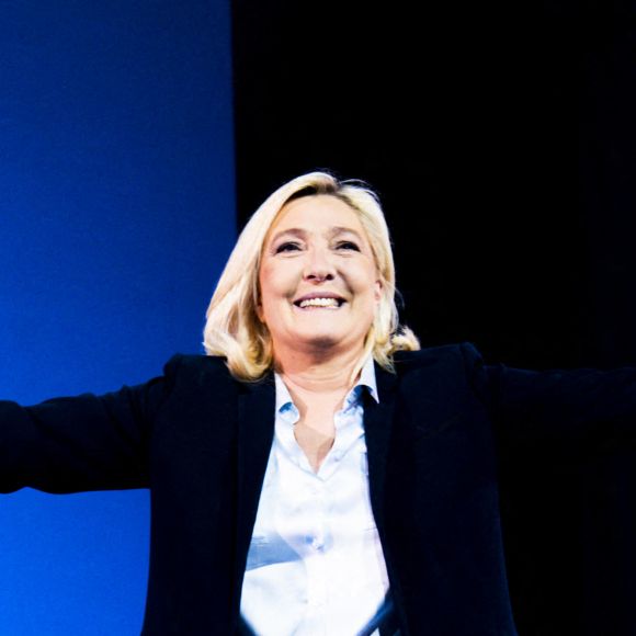 Marine Le Pen, candidate RN (Rassemblement National) qualifiée pour le second tour de l'élection présidentielle, est en meeting à Arras le 21 avril 2022