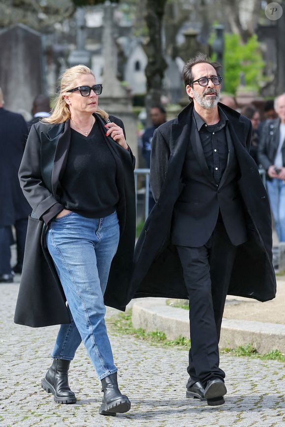 Natacha Régnier aux arrivées des obsèques d'Emilie Dequenne au cimetière Père Lachaise à Paris, France, le 26 mars 2025. © Cyril Moreau/Bestimage