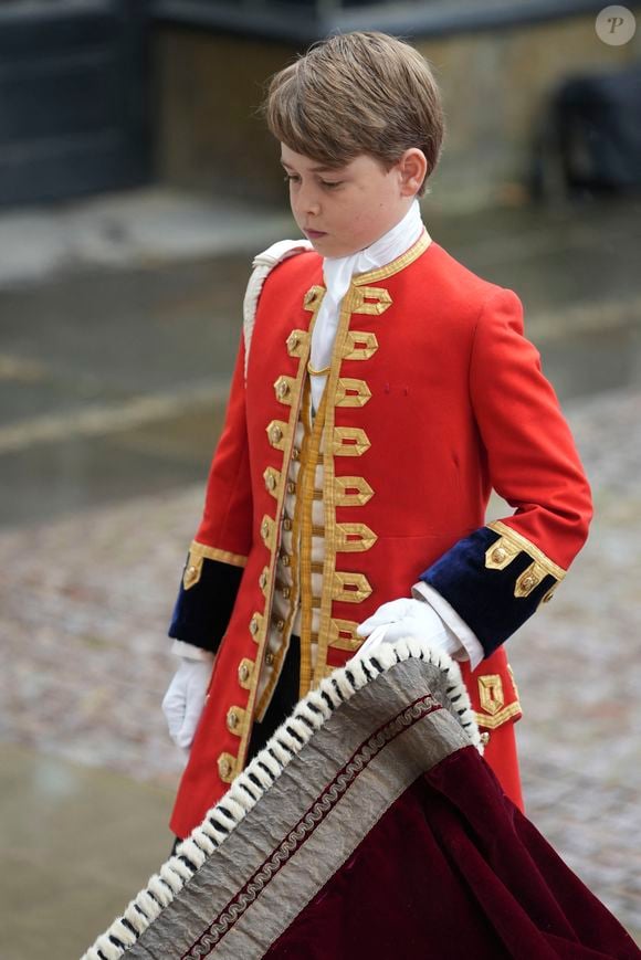 Un cadeau plutôt surprenant pour un enfant qui n'a pas manqué d'interloquer la reine Elizabeth II à qui le pape avait donné le présent à l'époque en 2014
Avalon - Les invités à la cérémonie de couronnement du roi d'Angleterre à l'abbaye de Westminster de Londres Avalon/Panoramic/Bestimage

Le prince George de Galles - Les invités arrivent à la cérémonie de couronnement du roi d'Angleterre à l'abbaye de Westminster de Londres, Royaume Uni, le 6 mai 2023.