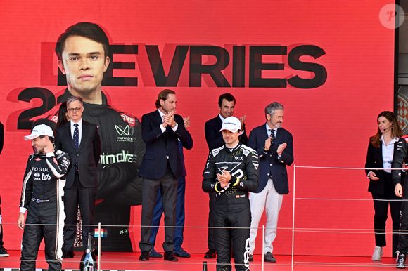 Andrea Casiraghi, sa femme Tatiana Santo Domingo lors de la remise des prix avec Jeff Dodds, le PDG de la Formula E, Mike Fries, le CEO de Liberty Global, Michel Ferry, le commissaire général de l'Automobile Club de Monaco et le directeur des Grands Prix, Lionel Beffre, Conseiller de Gouvernement-Ministre de l'Intérieur, durant le Monaco E-Prix 2026, Round 9, le 16 mai 2026.© Bruno Bebert / Bestimage