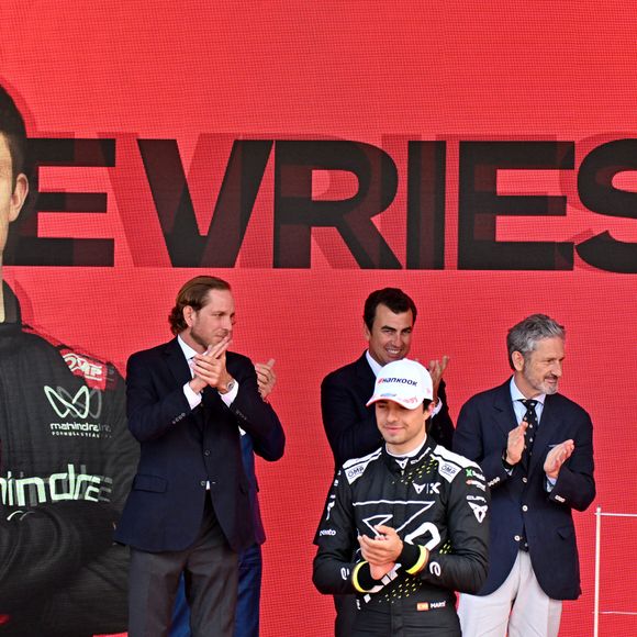 Andrea Casiraghi, sa femme Tatiana Santo Domingo lors de la remise des prix avec Jeff Dodds, le PDG de la Formula E, Mike Fries, le CEO de Liberty Global, Michel Ferry, le commissaire général de l'Automobile Club de Monaco et le directeur des Grands Prix, Lionel Beffre, Conseiller de Gouvernement-Ministre de l'Intérieur, durant le Monaco E-Prix 2026, Round 9, le 16 mai 2026.© Bruno Bebert / Bestimage