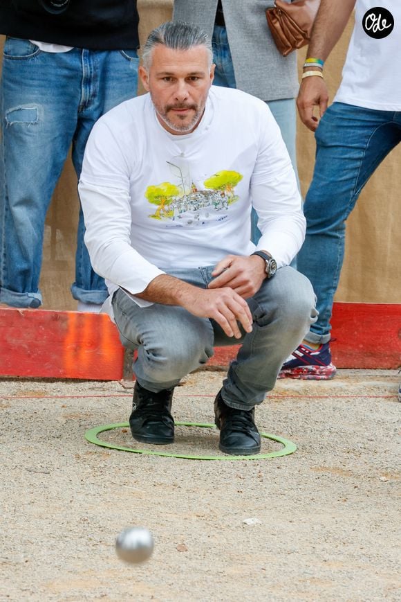 Les Chefs à Saint-Tropez fêtent les producteurs 2025 - Les Chefs et les producteurs se retrouvent sur la place des Lices à Saint-Tropez, le 4 mai 2025. Pétanque des Chefs .. Le chef Glenn Viel. ©Jean-Marc Lhomer / Bestimage.