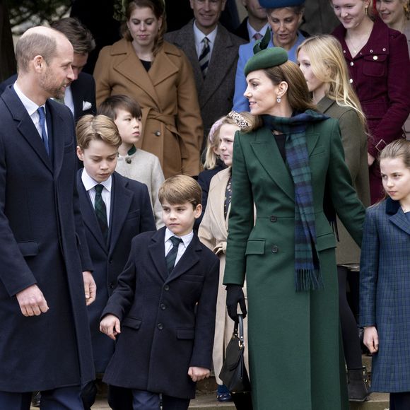 Mariés depuis 2011, le prince et la princesse de Galles sont aussi les heureux parents de trois enfants : George, Charlotte et Louis !

Le prince William, prince de Galles, Catherine Kate Middleton, princesse de Galles, le prince George, le prince Louis et la princesse Charlotte -  famille royale britannique se rend à la messe de Noël à Sandringham le 25 décembre 2024 (GOFF INF / BESTIMAGE).