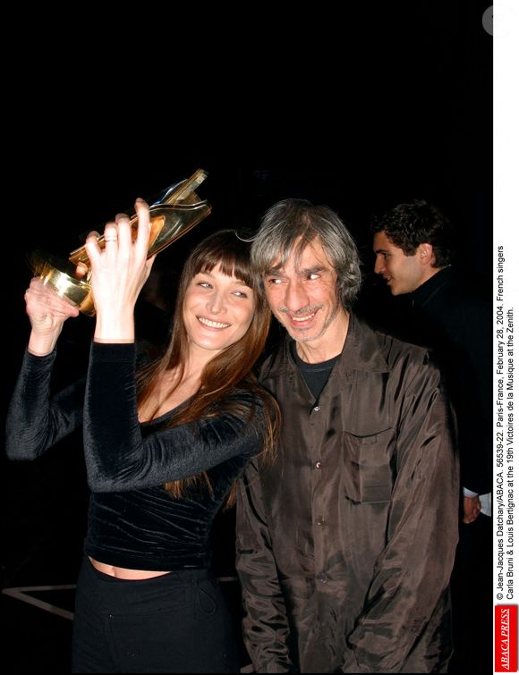 © Jean-Jacques Datchary/ABACA. 56539-22. Paris-France, 28 février 2004. Les chanteurs français Carla Bruni et Louis Bertignac aux 19e Victoires de la Musique au Zénith.