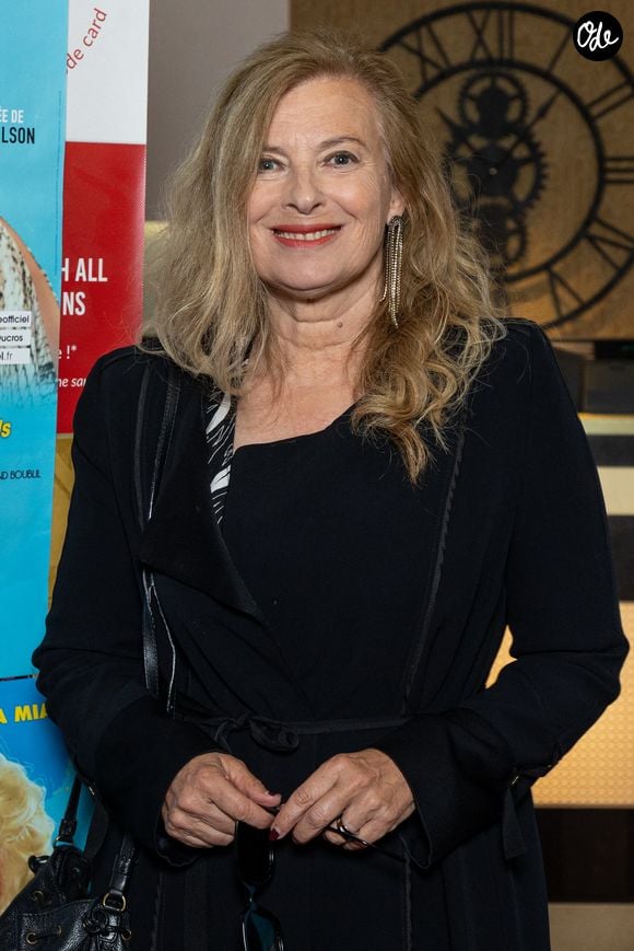 Valerie Trierweiler au photocall de la dernière du One-Maman Show "La Famille, Mamma Mia !!! Zize Dupanier" au théâtre Grévin à Paris, France, le 2 juin 2025. © Sebastien Fremont/Bestimage