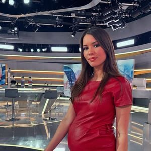 Emilie Broussouloux affiche un ventre rond sur le plateau d'LCI