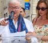 Laura Smet a rendu hommage à sa mère, Nathalie Baye.

Laura Smet, accompagnée des délégués généraux du festival FFA, Marie-France Brière et Dominique Besnehard, ancien agent de l'actrice et ami de longue date, et du maire d'Angoulême Xavier Bonnefont, inaugure la place en hommage à sa mère Nathalie Baye devant le cinéma CGR: au niveau du 30 rue Saint Roch, à Angoulême, France. © Jean-Marc Lhomer/Bestimage
