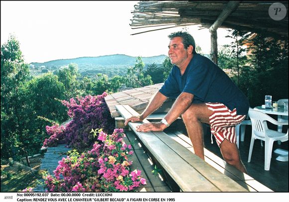 Gilbert Bécaud et sa fille Emily - Vacances en Corse en 1995 © AGENCE / BESTIMAGE