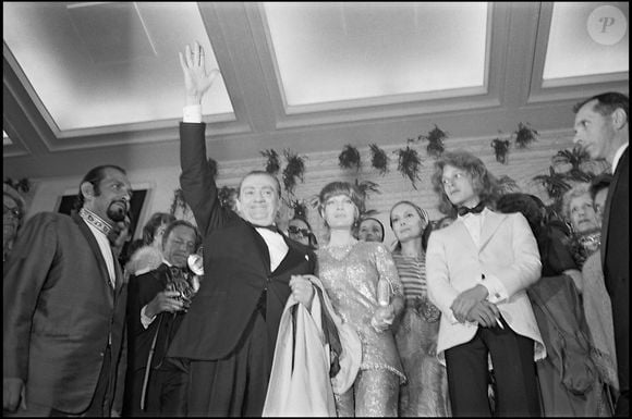 Le réalisateur italien Luchino Visconti l’avait choisi pour un rôle marquant.

Archives – Luchino Visconti, Romy Schneider et Björn Andrésen au Festival de Cannes en 1971 pour le film Mort à Venise.
DANIEL ANGELI / BESTIMAGE