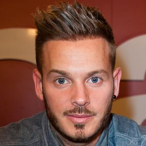 Matt Pokora signe des copies de son nouvel album 'A la recherche du bonheur' à la Fnac Montparnasse, Paris, France le 21 mars 2012. Photo Nicolas Genin/ABACAPRESS.COM