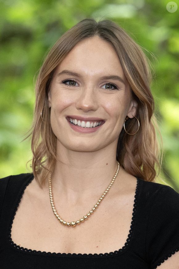 Après avoir obtenu son bac, la fille d'Hippolyte Girardot et Isabel Otero s'envole pour New York. Objectif : devenir une actrice !

Ana Girardot assiste au photocall Madame de Sévigné lors du 16e Festival du film francophone d'Angoulême le 25 août 2023 à Angoulême, France. Photo by David Niviere/ABACAPRESS.COM