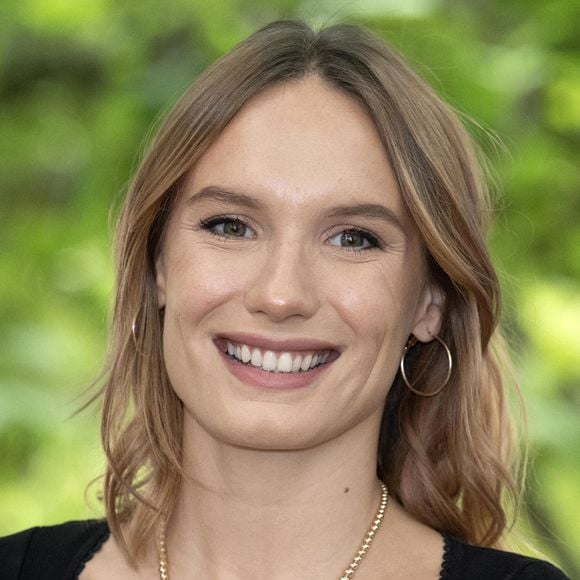 Après avoir obtenu son bac, la fille d'Hippolyte Girardot et Isabel Otero s'envole pour New York. Objectif : devenir une actrice !

Ana Girardot assiste au photocall Madame de Sévigné lors du 16e Festival du film francophone d'Angoulême le 25 août 2023 à Angoulême, France. Photo by David Niviere/ABACAPRESS.COM