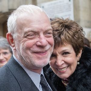 Exclusif - Catherine Laborde et son mari Thomas Stern - Catherine Laborde a épousé son compagnon de longue date Thomas Stern, publicitaire, samedi 9 novembre 2013 à la mairie du 2e arrondissement de Paris, en présence de ses amis les plus proches.
©AGENCE / BESTIMAGE