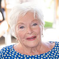 Line Renaud revient sur son histoire avec un riche homme d'affaires… pendant son mariage avec Loulou Gasté : "Ça a duré 15 ans"