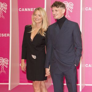 Virginie Efira et son compagnon Niels Schneider durant la seconde soirée du 4eme Canneseries au Palais des Festivals à Cannes, le 9 octobre 2021.
© Christophe Aubert via Bestimage