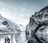 Selon la saison, les voyageurs peuvent admirer le soleil de minuit en été ou partir à la chasse aux aurores boréales et profiter des activités hivernales comme le ski, les chiens de traîneau ou les bains nordiques. 

En hiver, le trafic des croisiéristes est moins dense, mais ce type de transport reste quasiment le seul utilisé pour visiter les fjords.